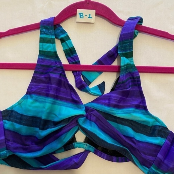 𝅺BIKINI‎ Bay halter top size 32-D - Picture 2 of 5